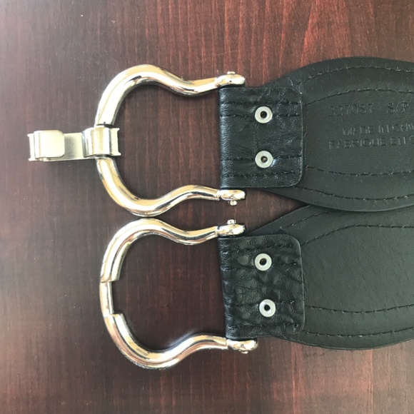 Silver Buckle Belt- Pebble Leather! EUC 3/$19 - Picture 9 of 11